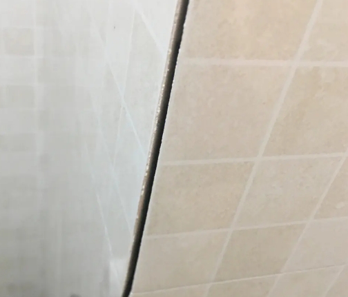 塔城瓷砖空鼓维修公司分享阳台瓷砖脱落的修复过程可以分为以下几个步骤